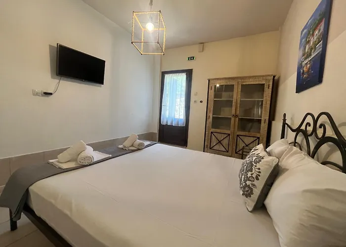 The Beach House - Apartments & Studios (Adults Only)