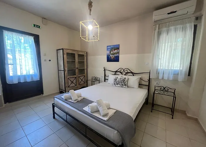 The Beach House - Apartments & Studios (Adults Only)